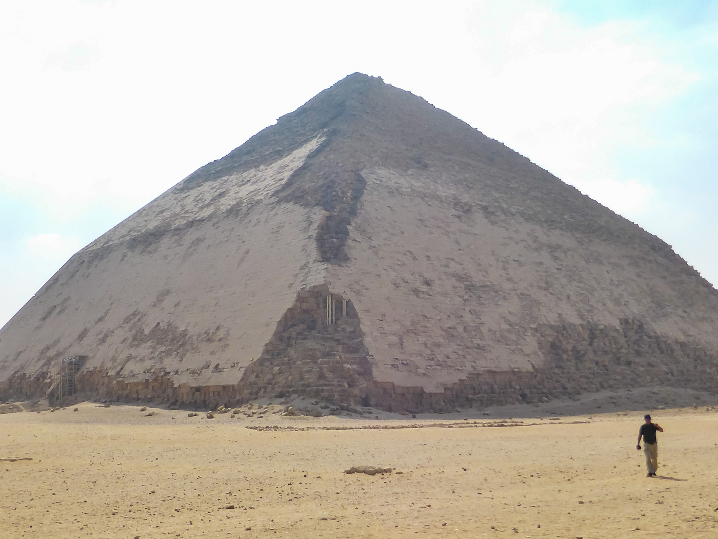 Die Knickpyramide entsprach offenbar nicht den Vostellungen des Pharao Snofru von einer perfekten Pyramide ...