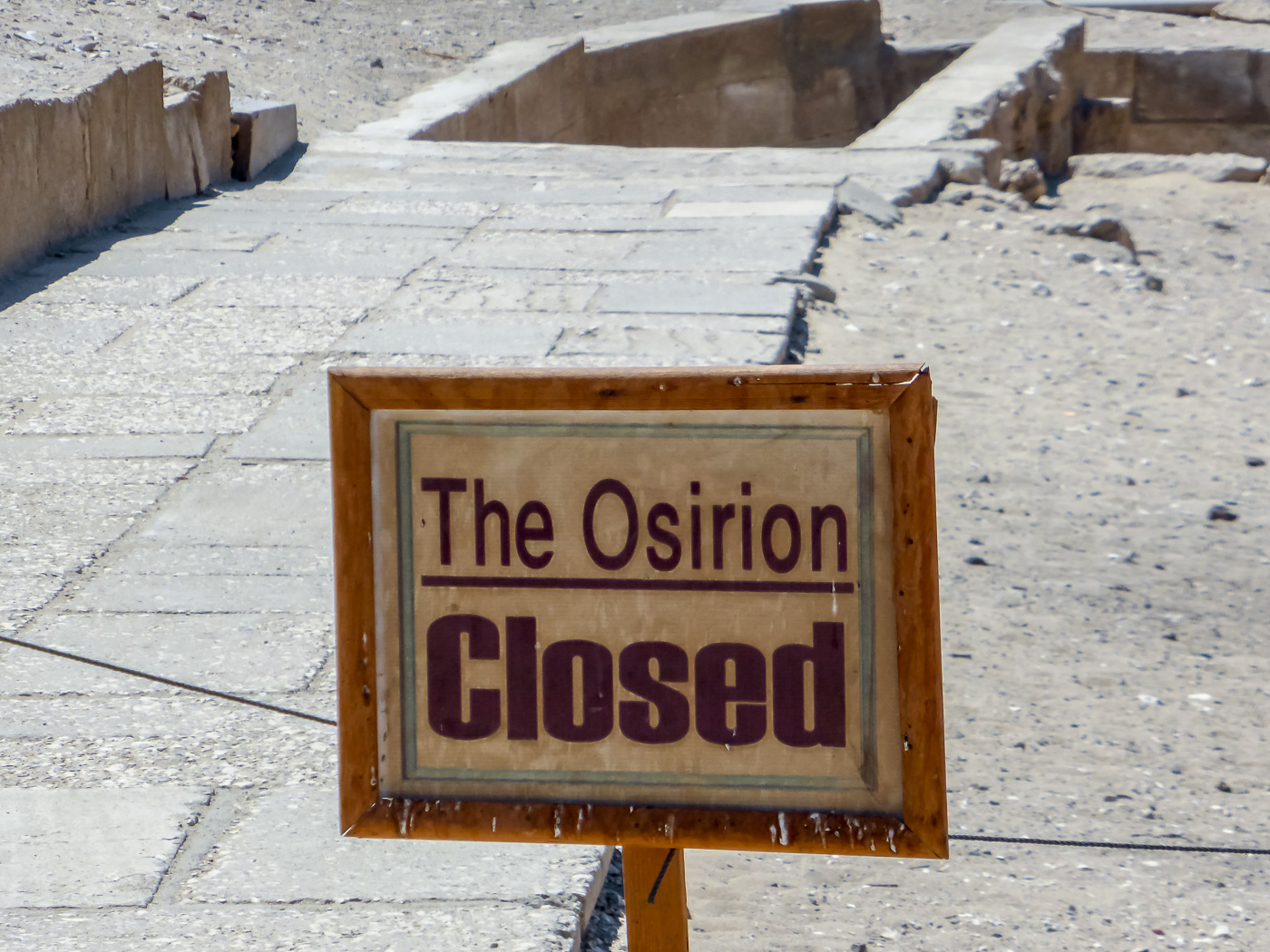 Das Osirion ist das Scheingrab des nach seinem Tode zu Osiris (Totengott) geworden Pharao Sethos I.