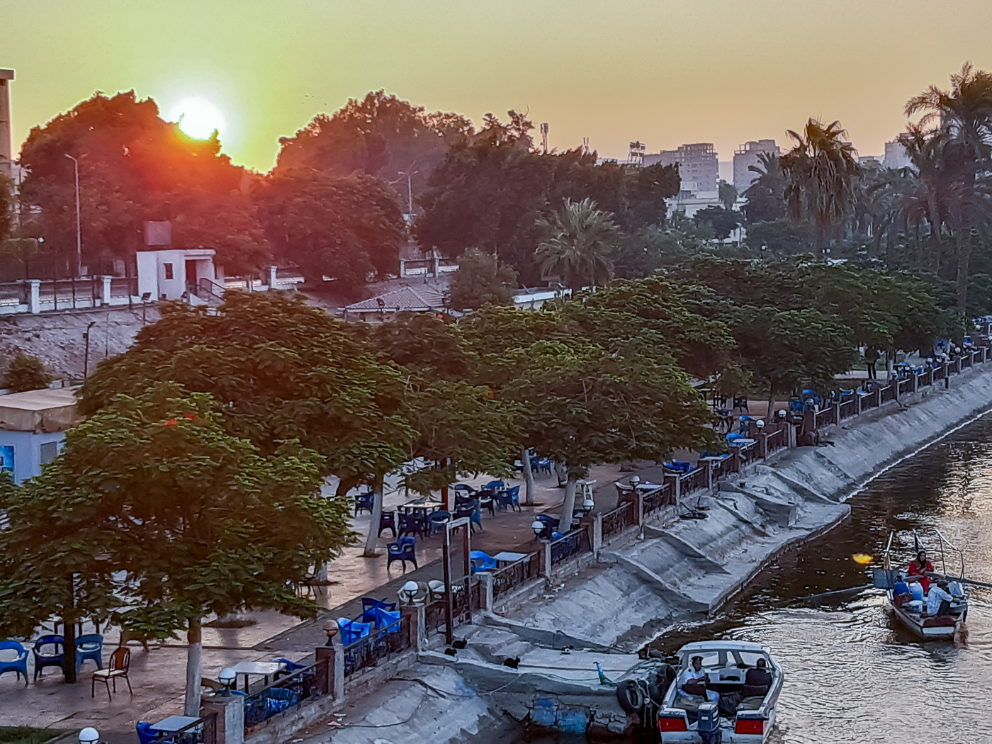 Uferpromenade zum Sonnenaufgang um 6.00 Uhr!