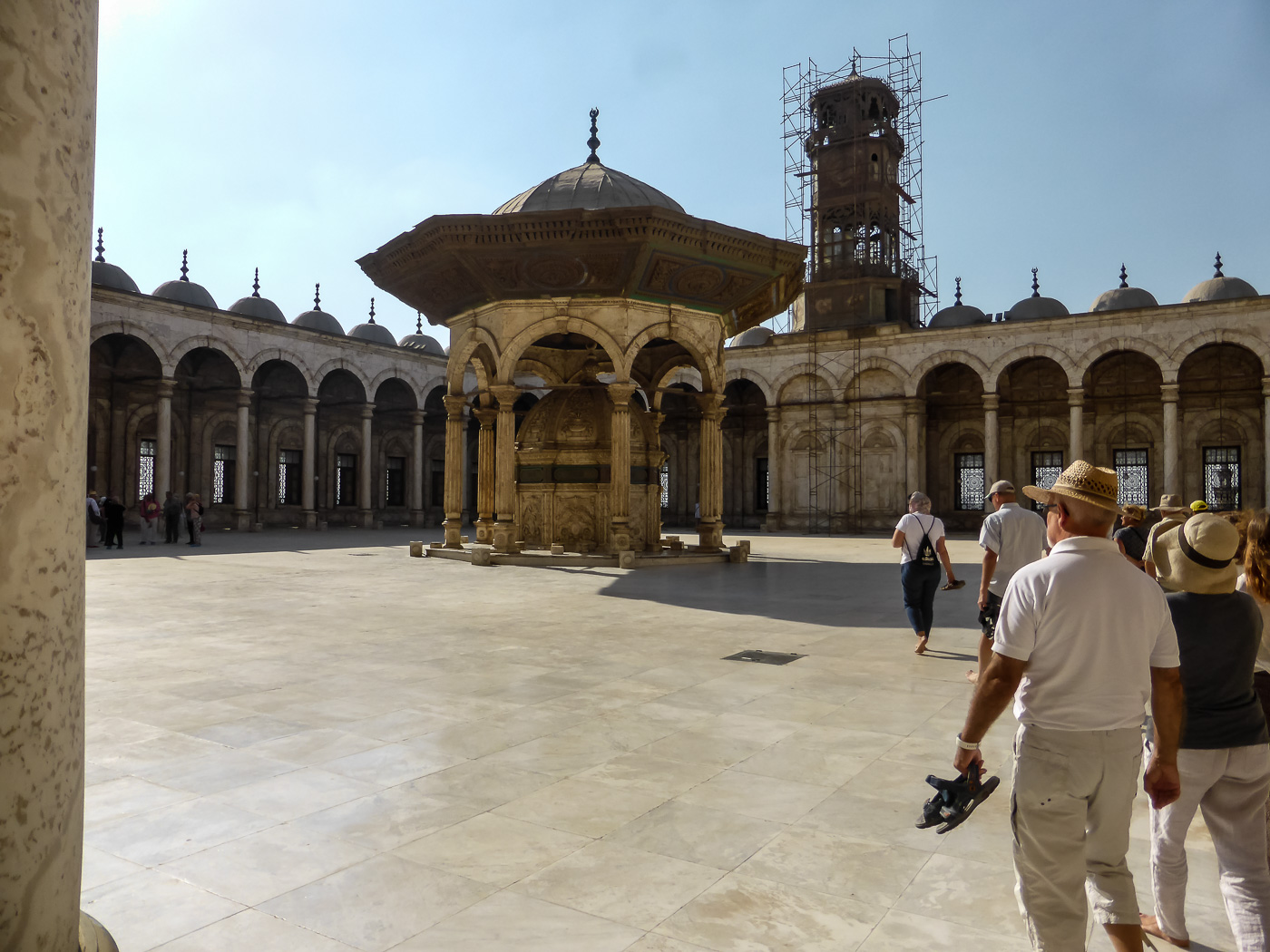 Im Innenhof der Moschee befindet sich der Schneckenbrunnen ...