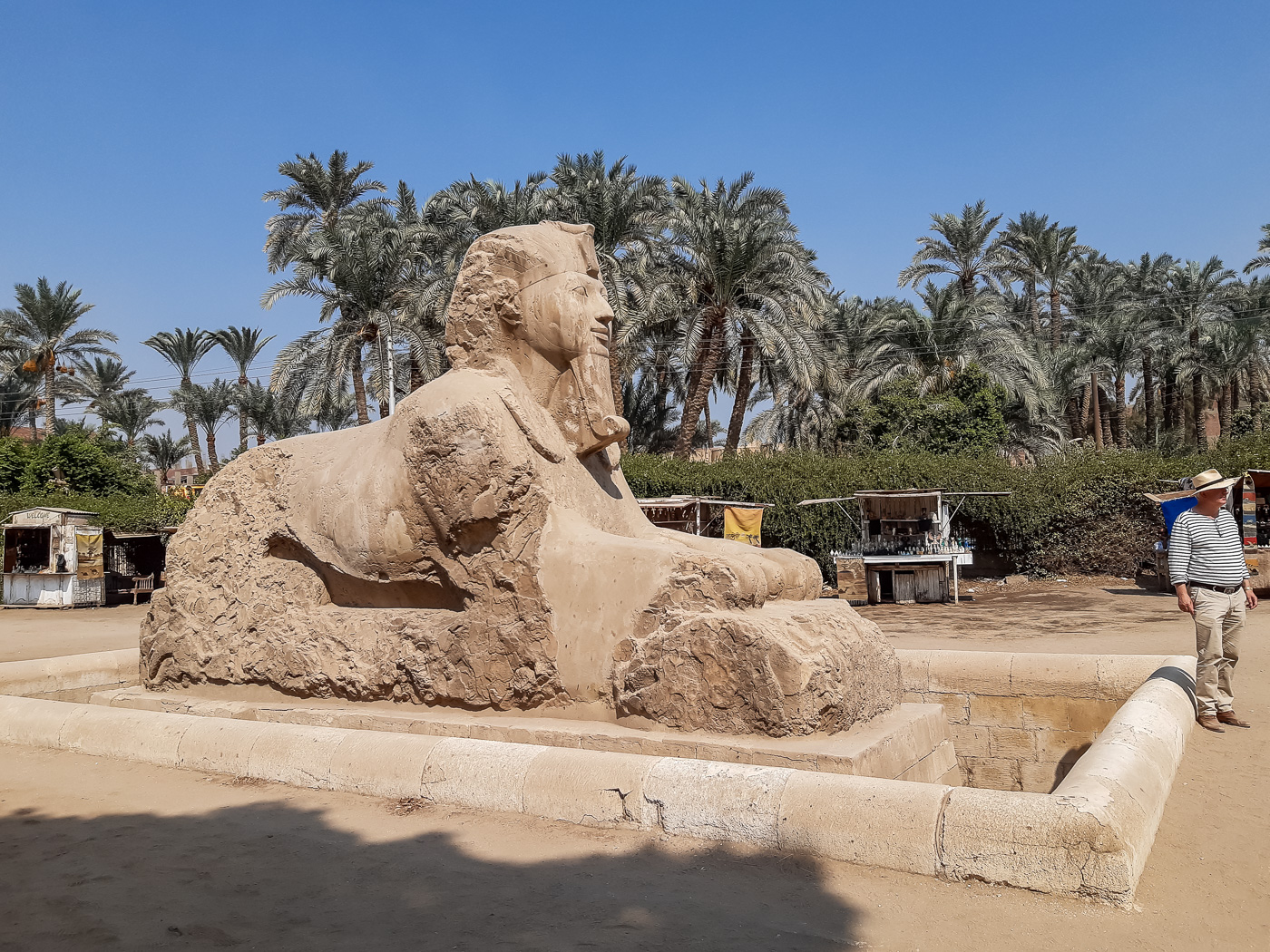 Die Alabaster Sphinx mit Pharaonengesicht und Körper eines Löwen ...