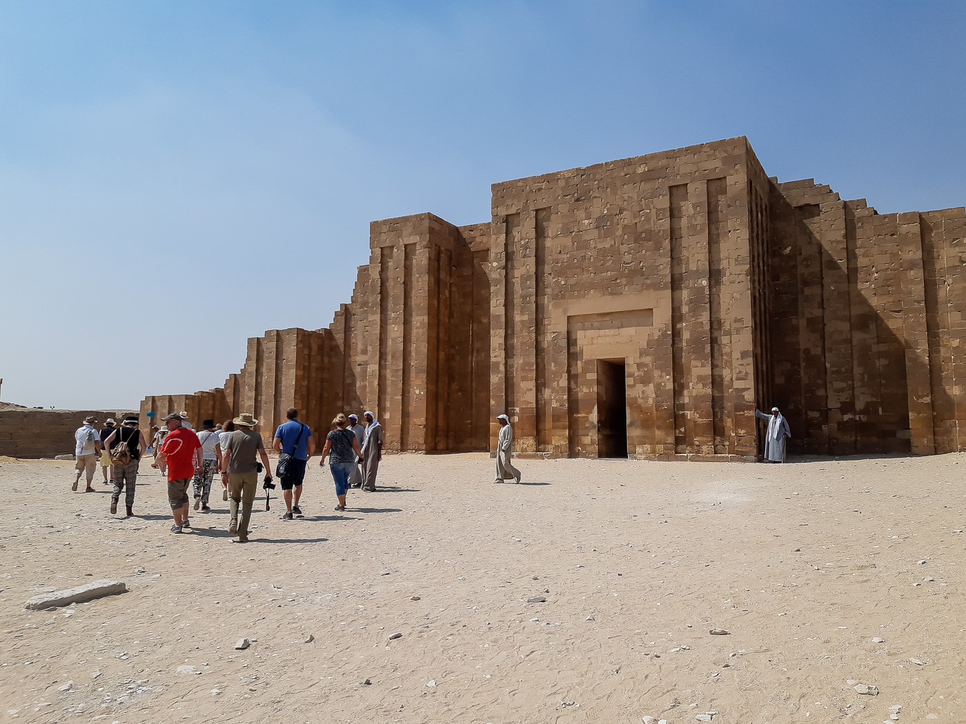 Sakkara ist eine bedeutende altägyptische Nekropole am westlichen Nilufer. Der Ort liegt etwa 20 km südlich von Kairo.